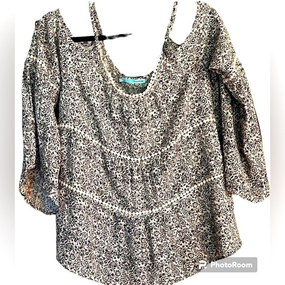 MAURICES Black/Ivory Floral Cold Shoulder Top, w/ Ivory Crochet Trim, Large, GUC - Picture 1 of 6